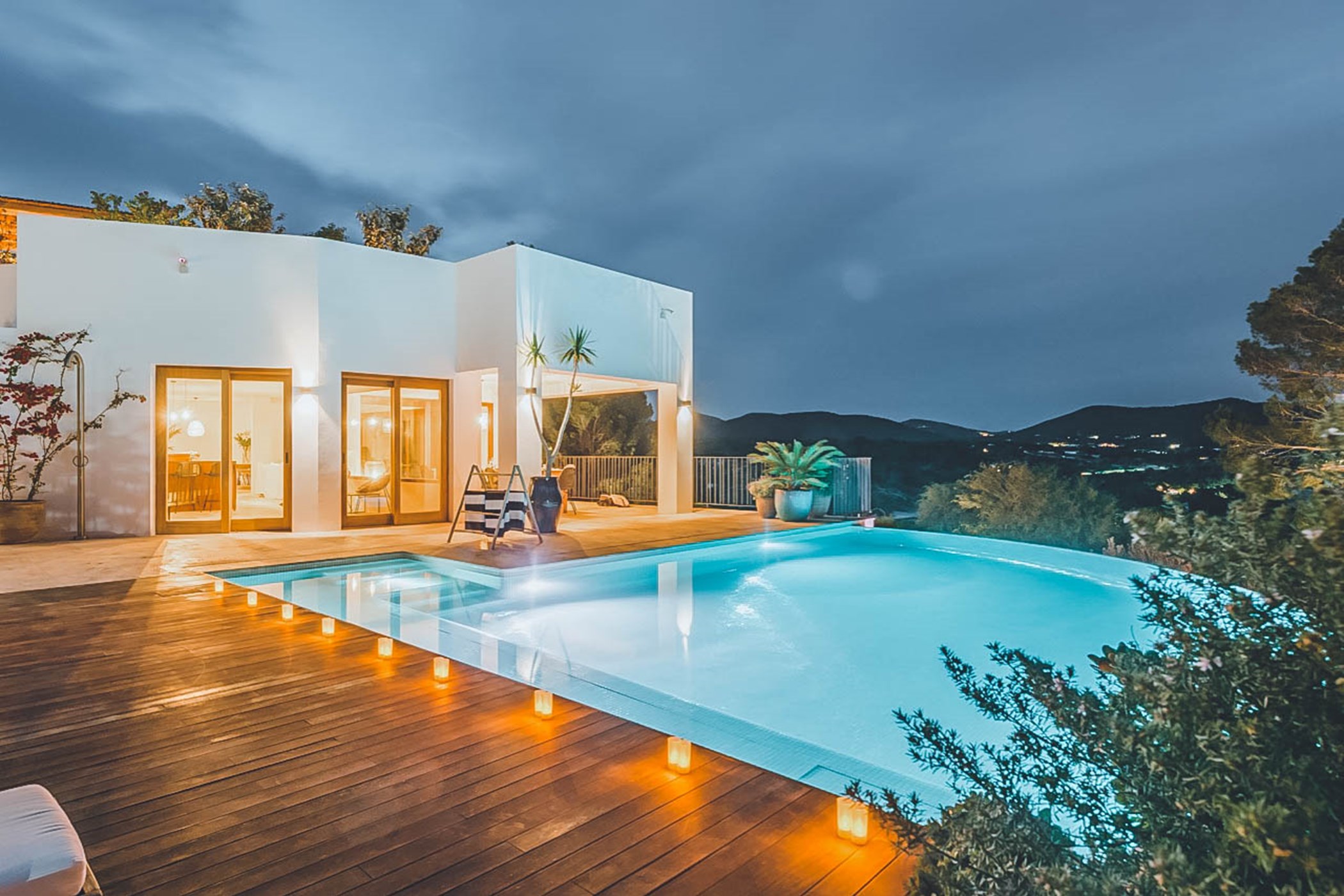 A stylish villa located in the exclusive area of Porroig with sensational sea views